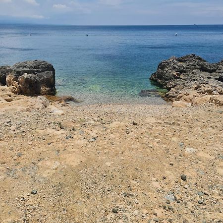Oceanfront At Arterra, Fast Wifi, Nflix, Kitchen -C Villa Lapu-Lapu City Eksteriør billede